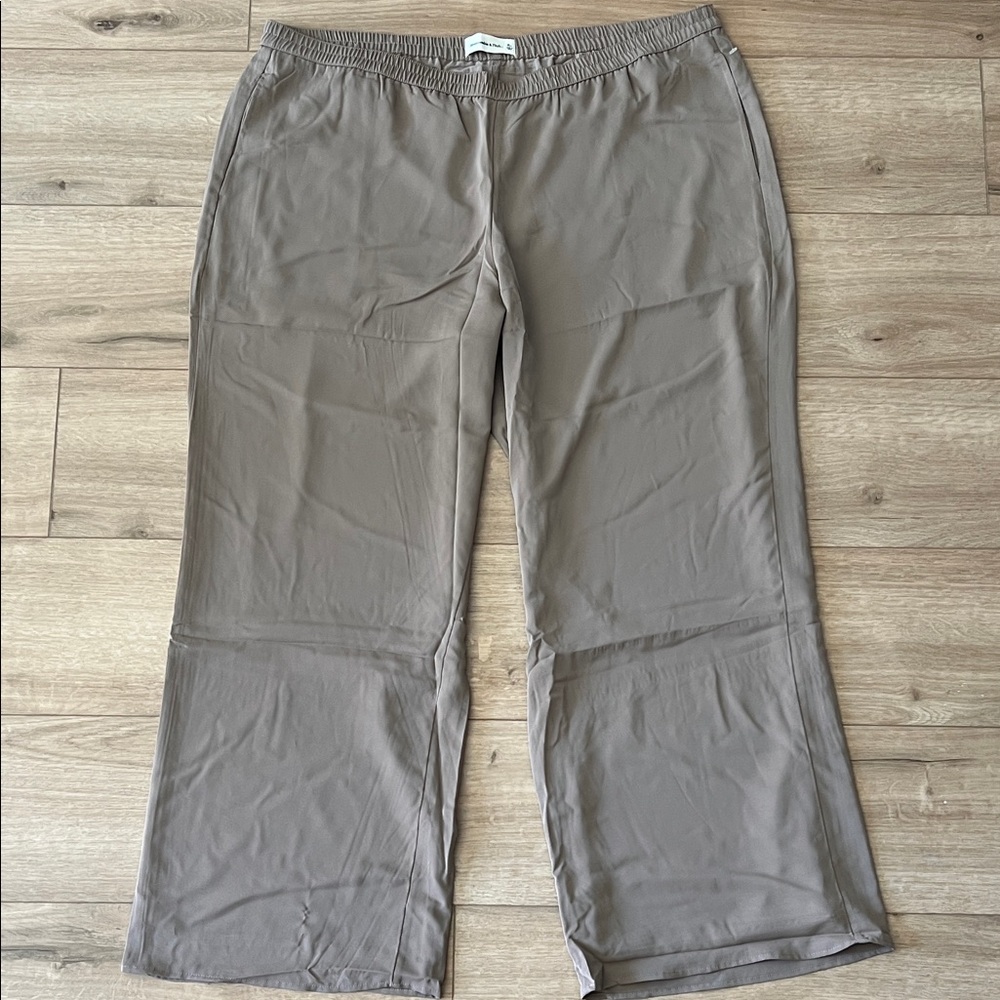 Abercrombie and Fitch Pull On Pants